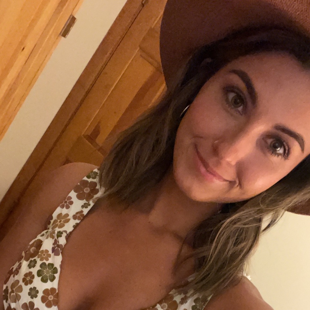 Meet your Posher, Adriana